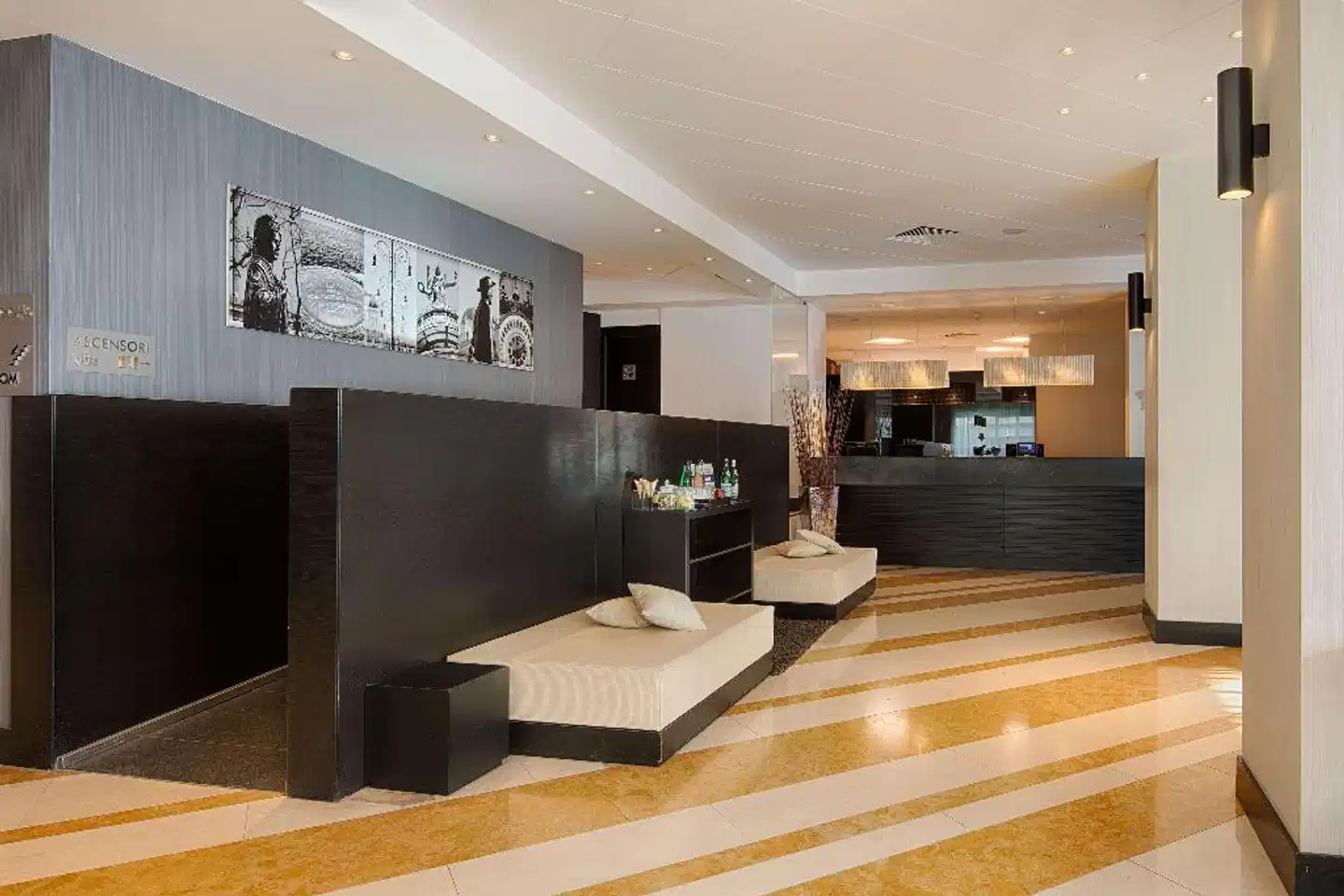 NH Trieste Lobby