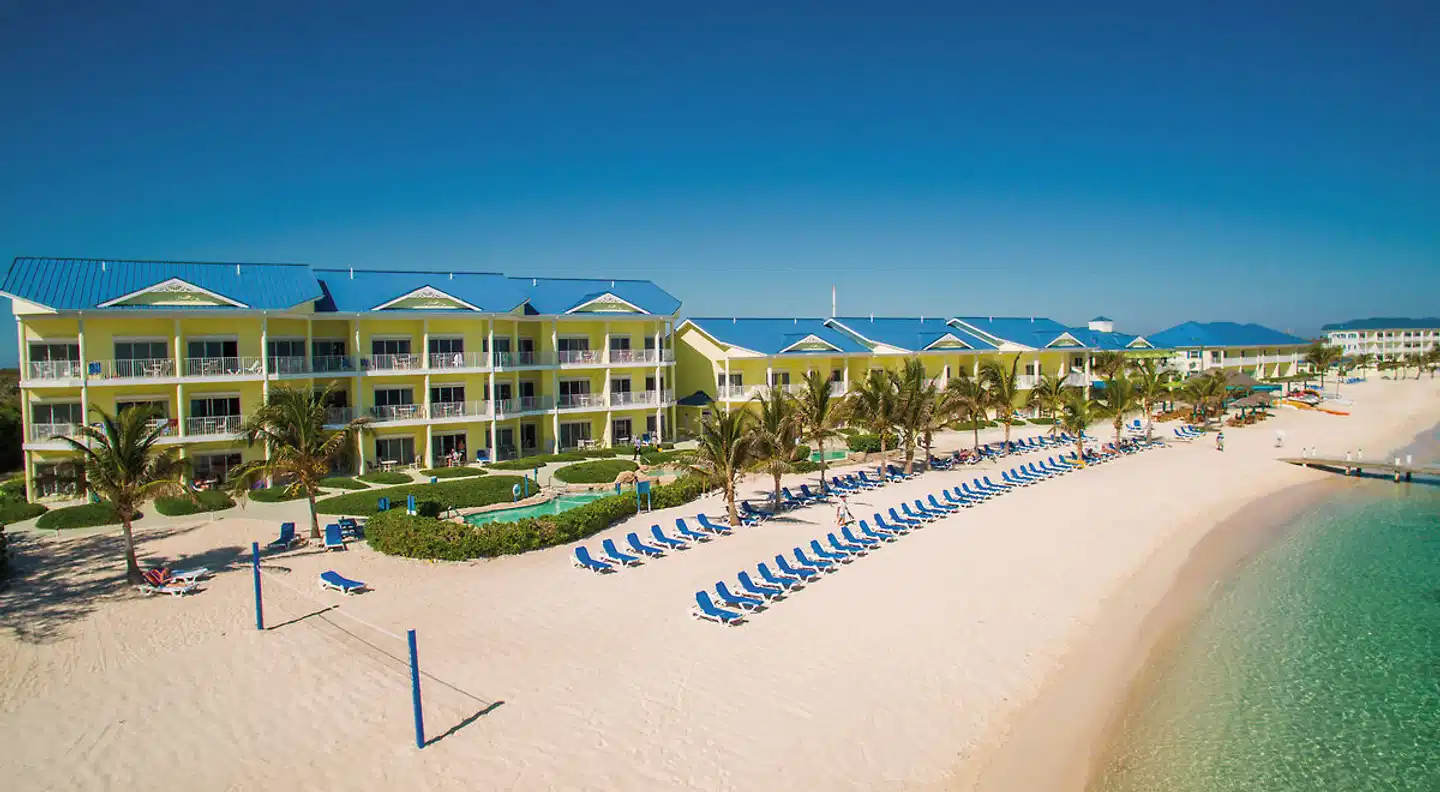 Wyndham Reef Resort Grand Cayman Pool