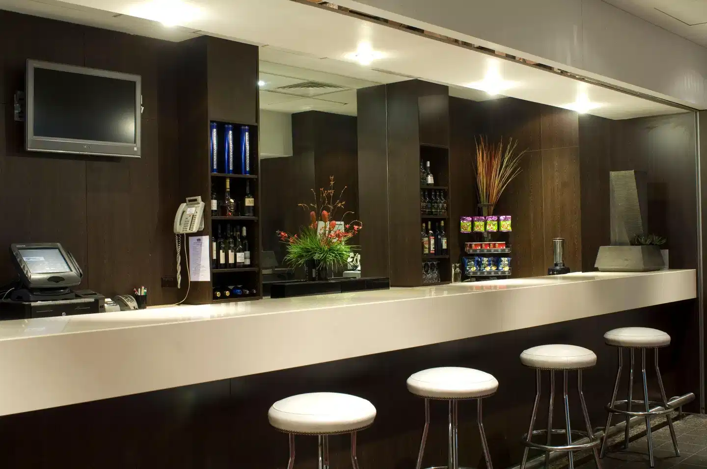 Holiday Inn Melbourne Airport Bar