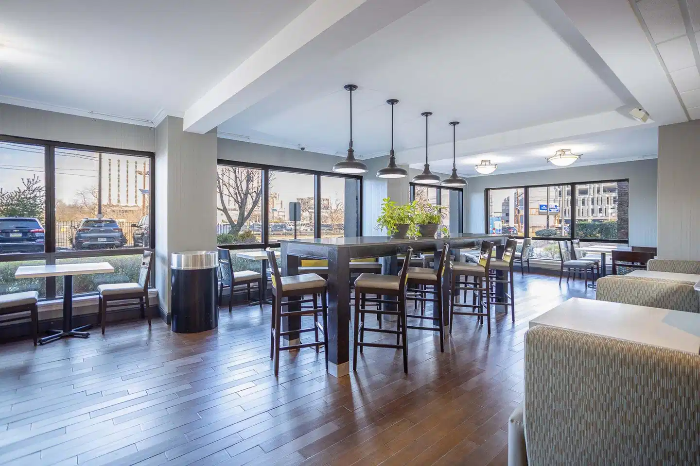 Hampton Inn Newark-Airport Restaurant