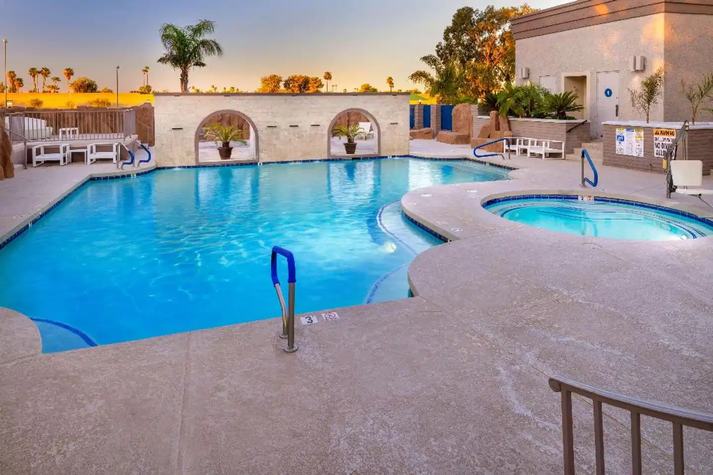 DoubleTree by Hilton Phoenix Mesa Pool
