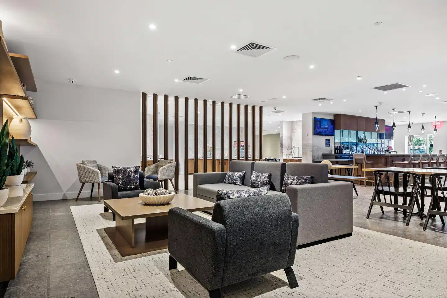 DoubleTree by Hilton New York JFK Airport Lobby