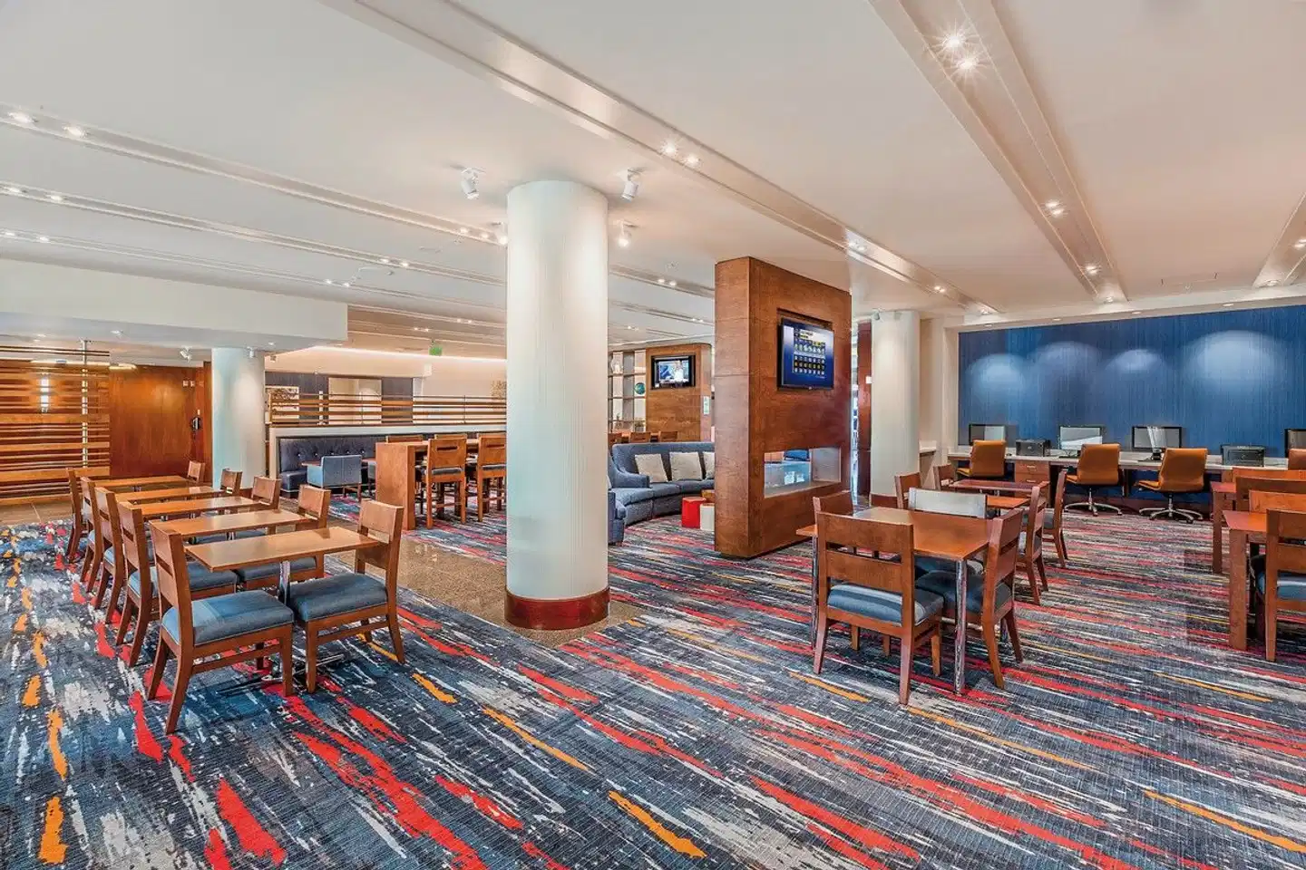 Holiday Inn Express and Suites Fisherman's Wharf Lobby