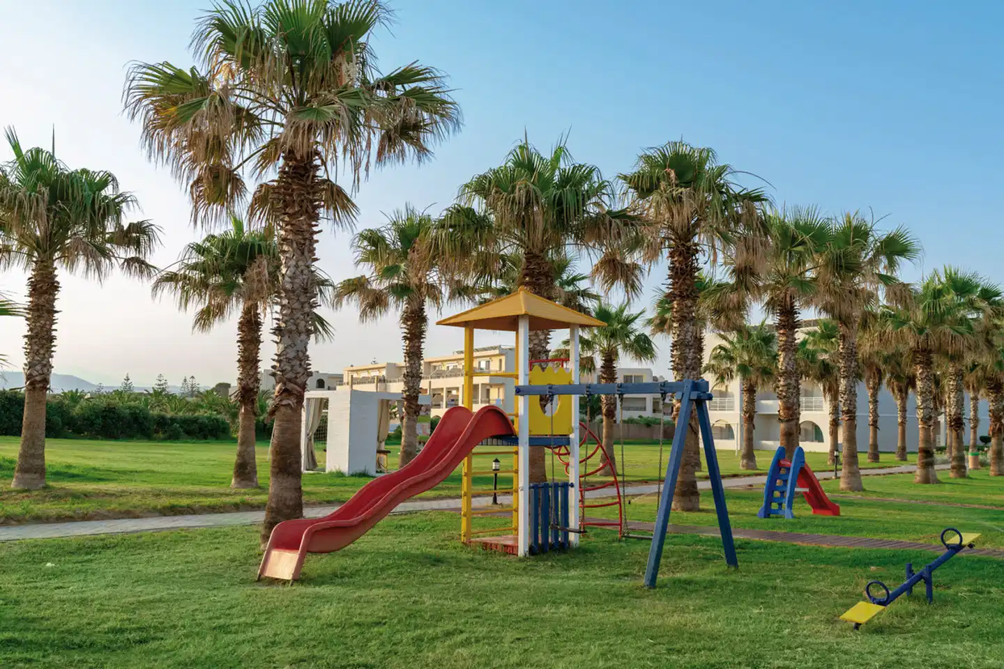 Delfina Tropic Beach Sport und Entertainment