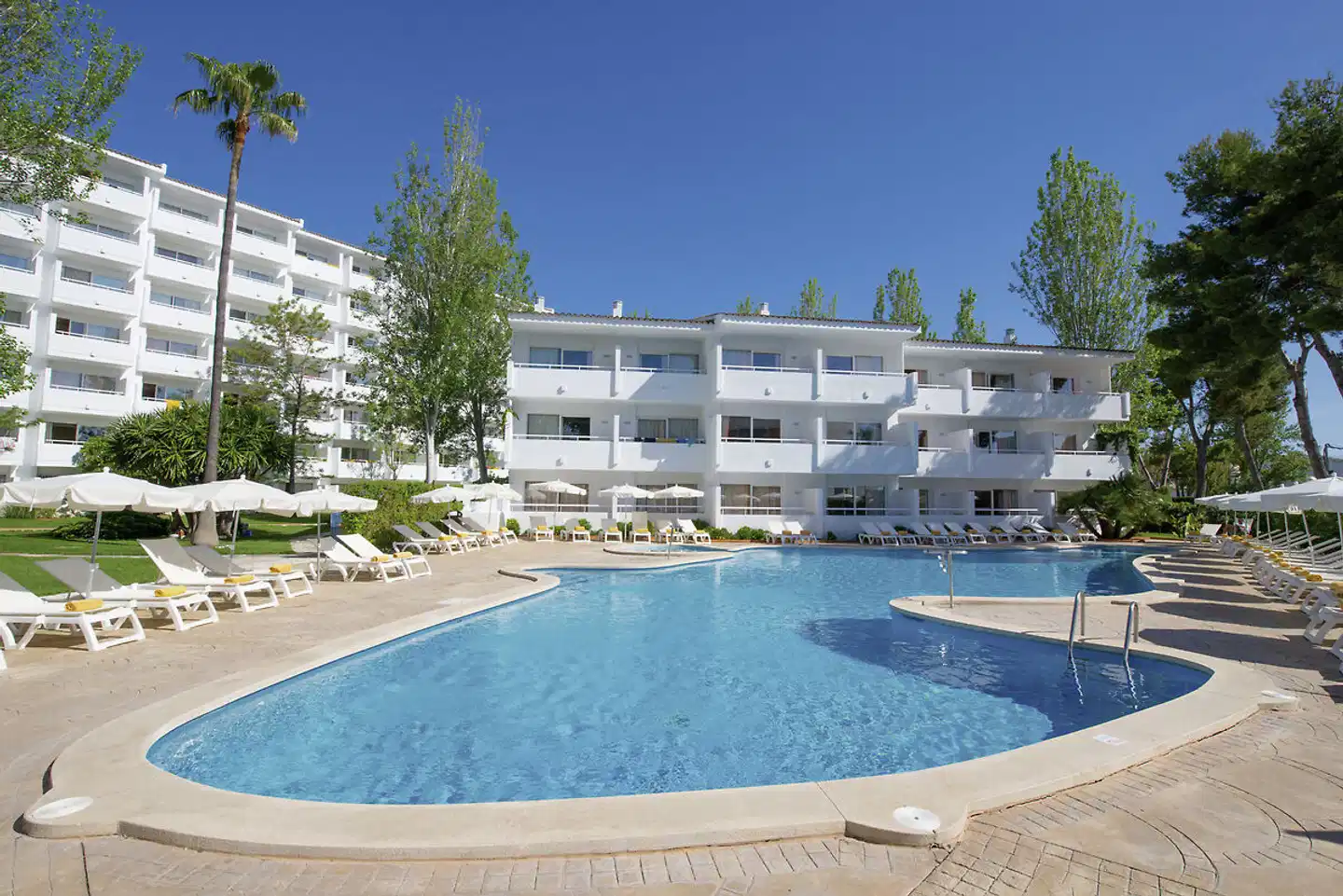 Iberostar Waves Ciudad Blanca Pool