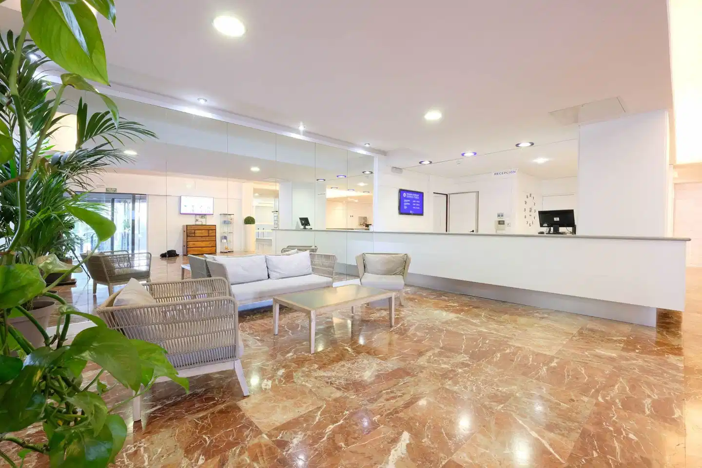 azuLine Bergantin Lobby