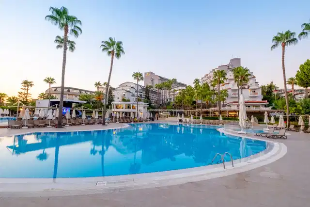 Iz Flower Side Beach Pool