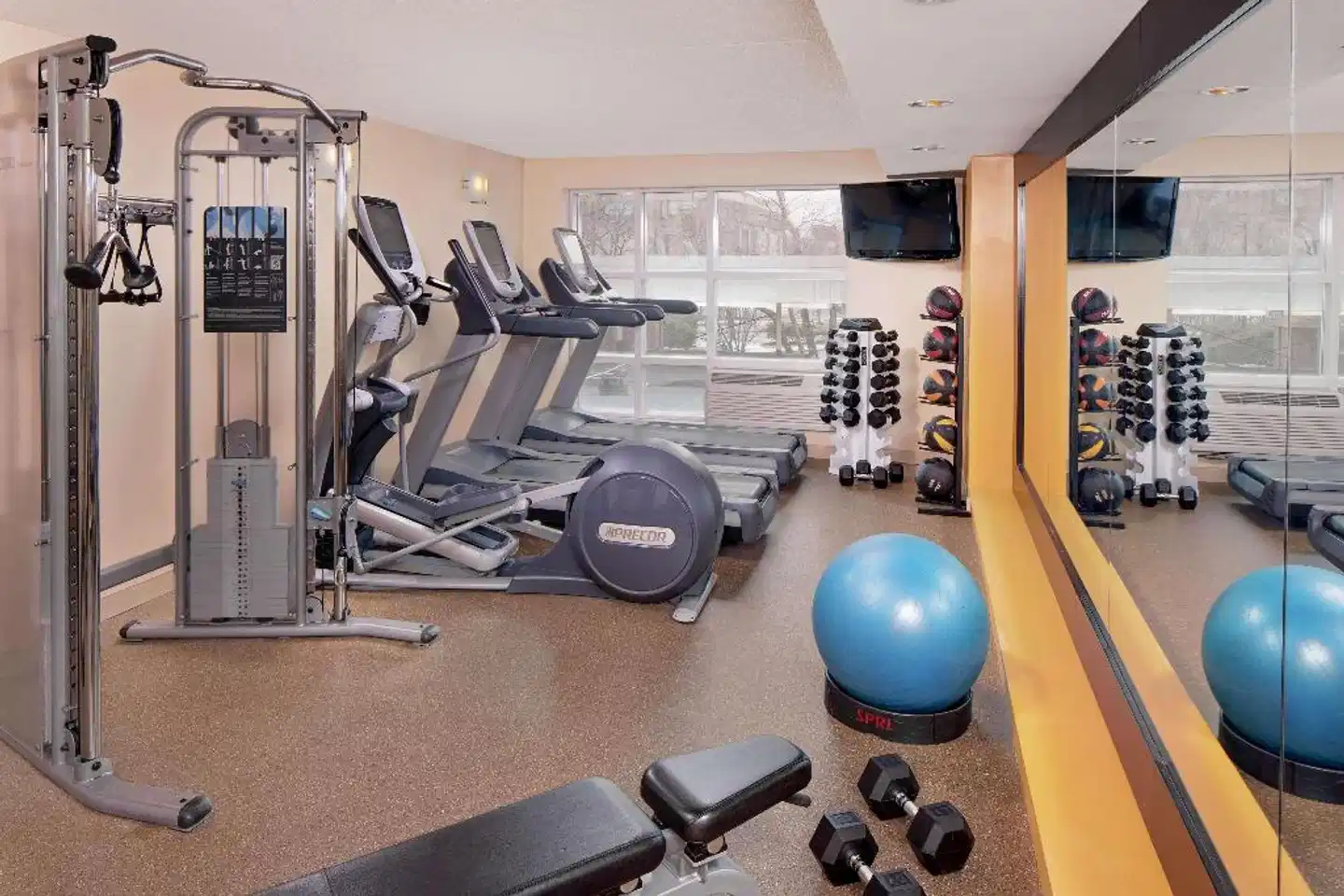 DoubleTree Club by Hilton Hotel Boston Bayside Sport und Entertainment