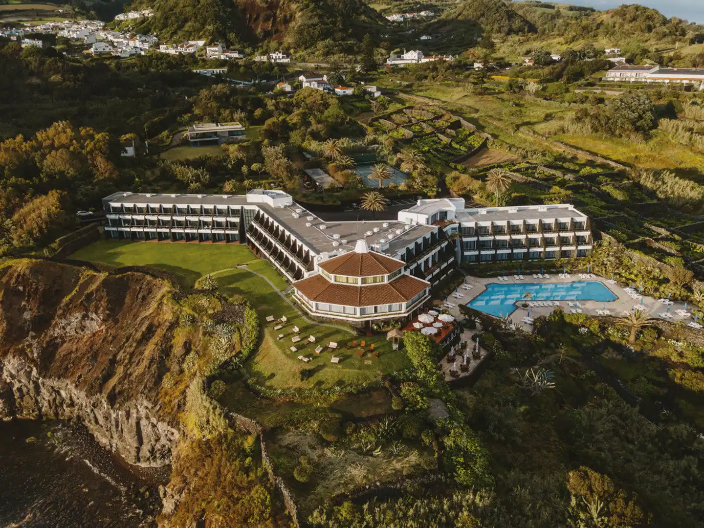 Caloura Hotel Resort Aussenansicht