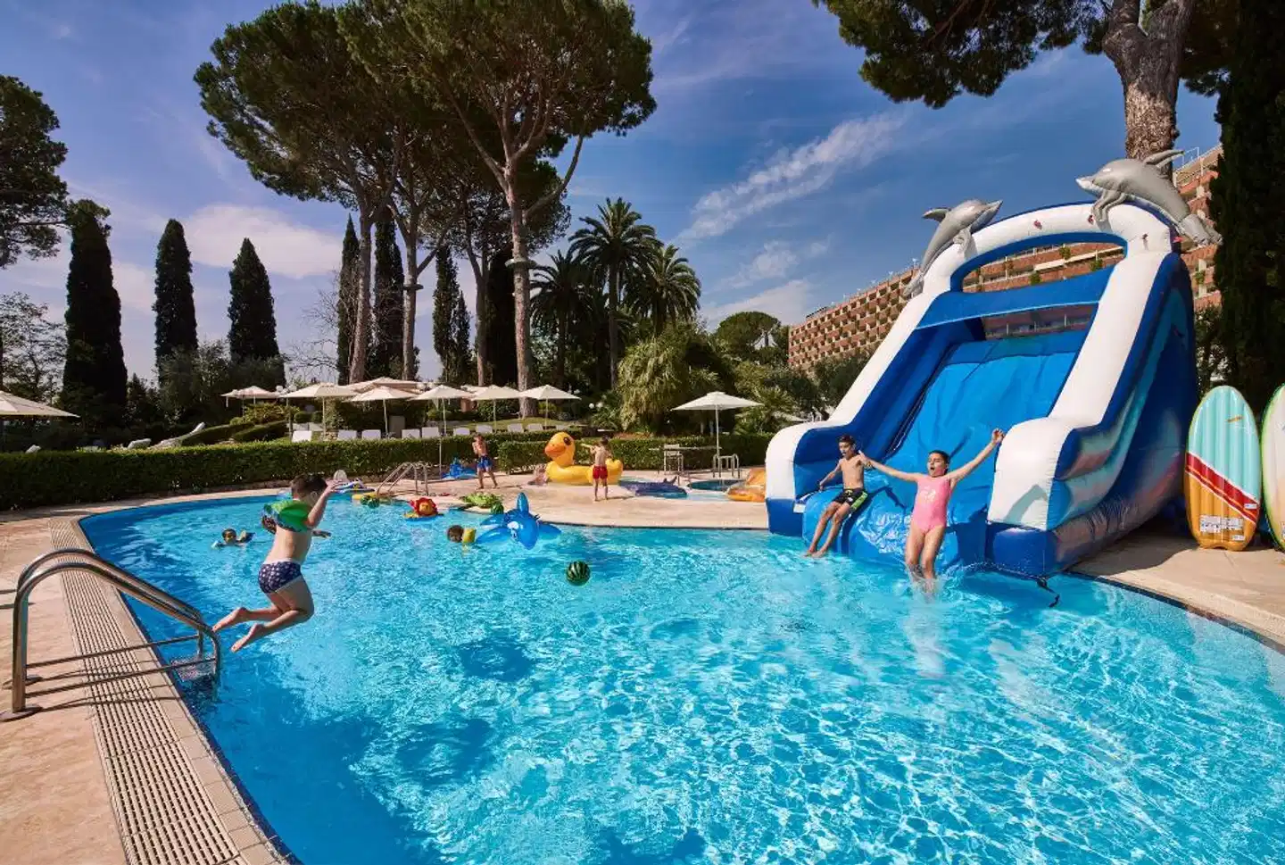 Rome Cavalieri a Waldorf Astoria Resort Pool