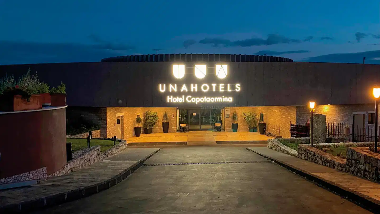 UNAHOTELS Capotaormina Aussenansicht