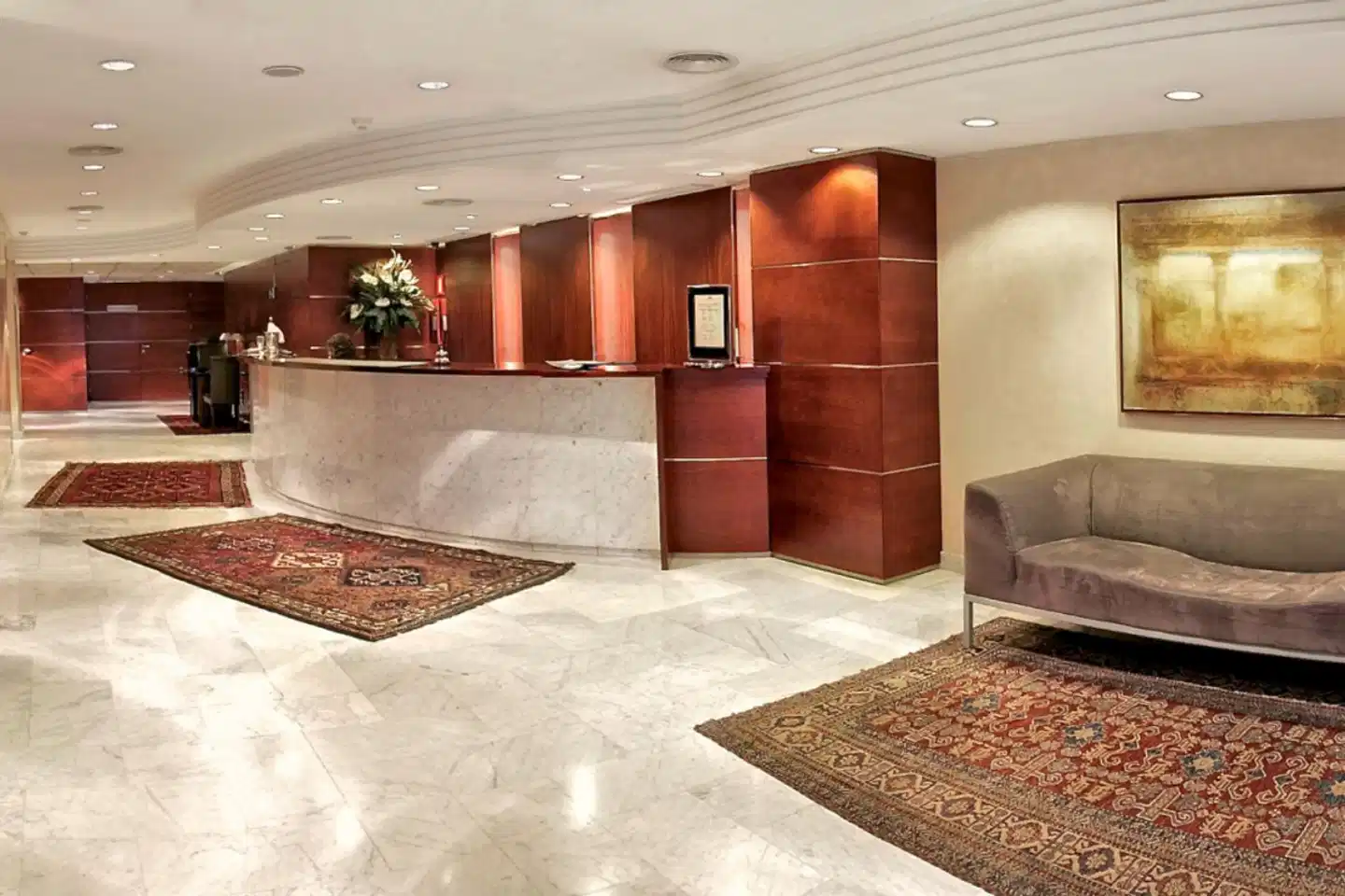 Mariano Cubi Lobby