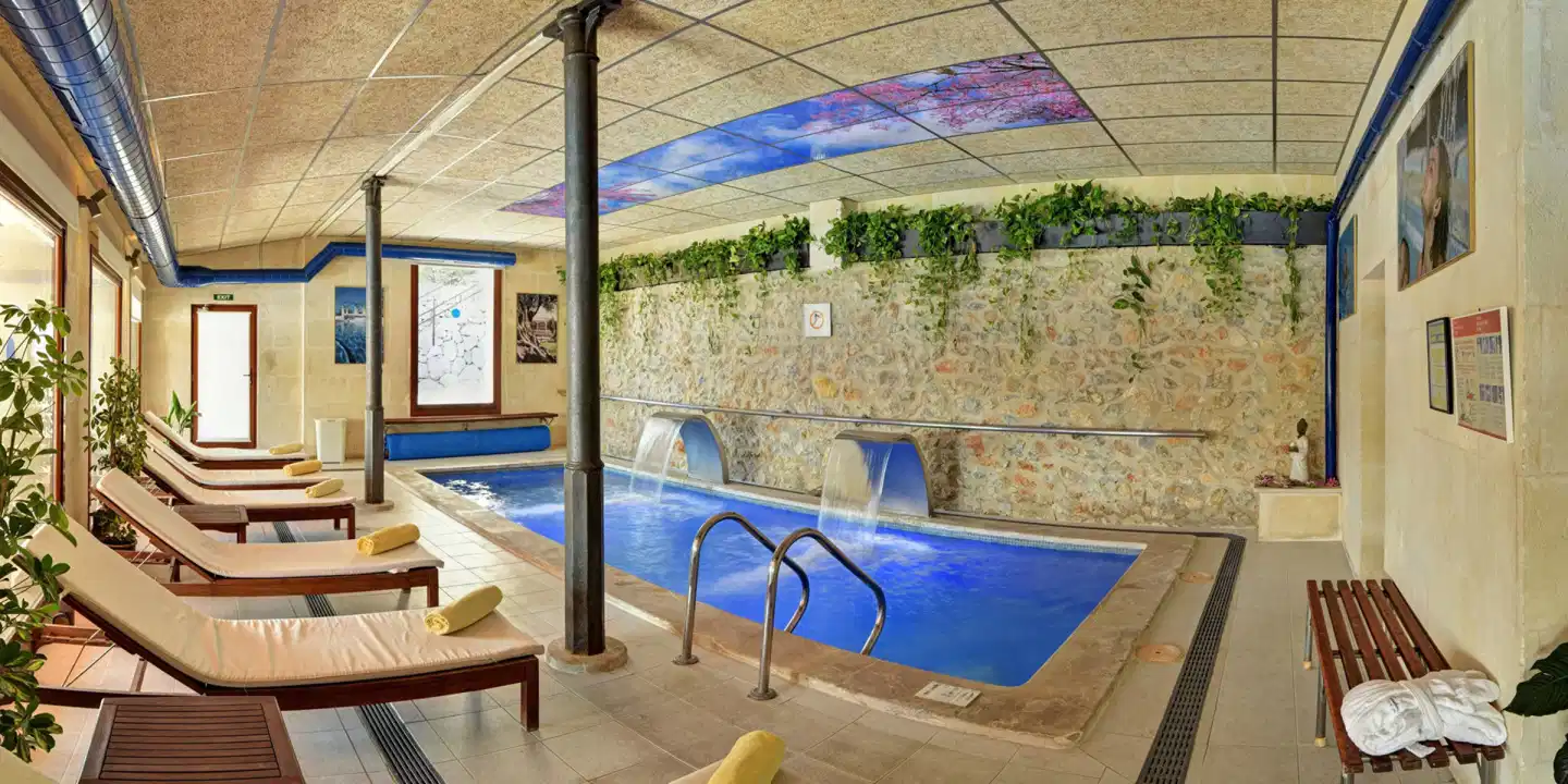 Monnaber Nou Hallenbad