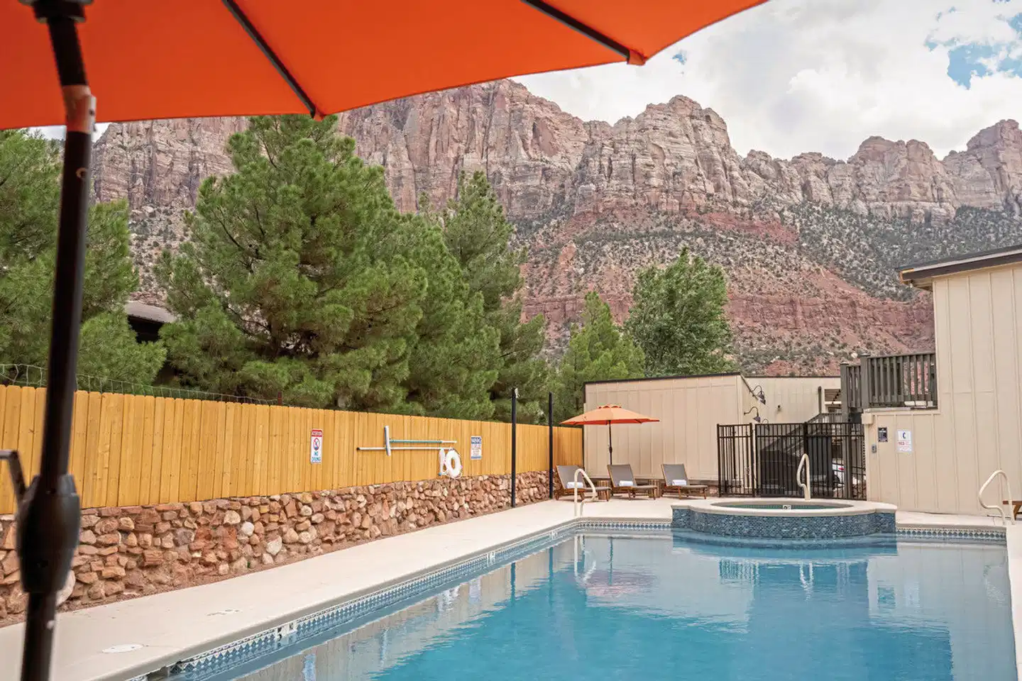 Petty Ranch Inn Pool