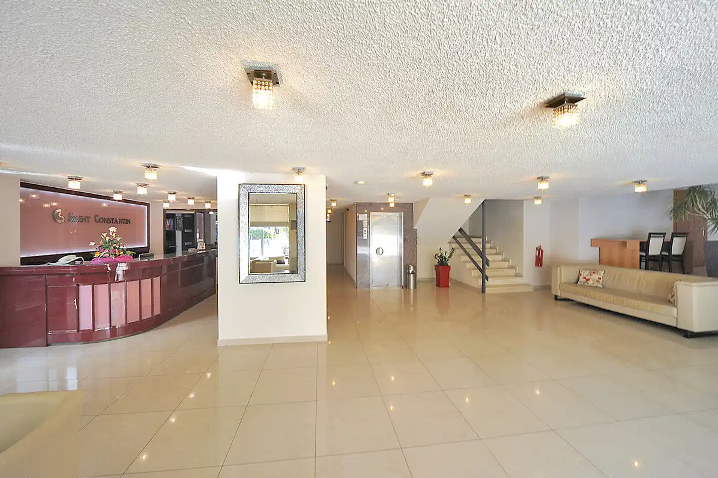Saint Constantin Hotel Lobby