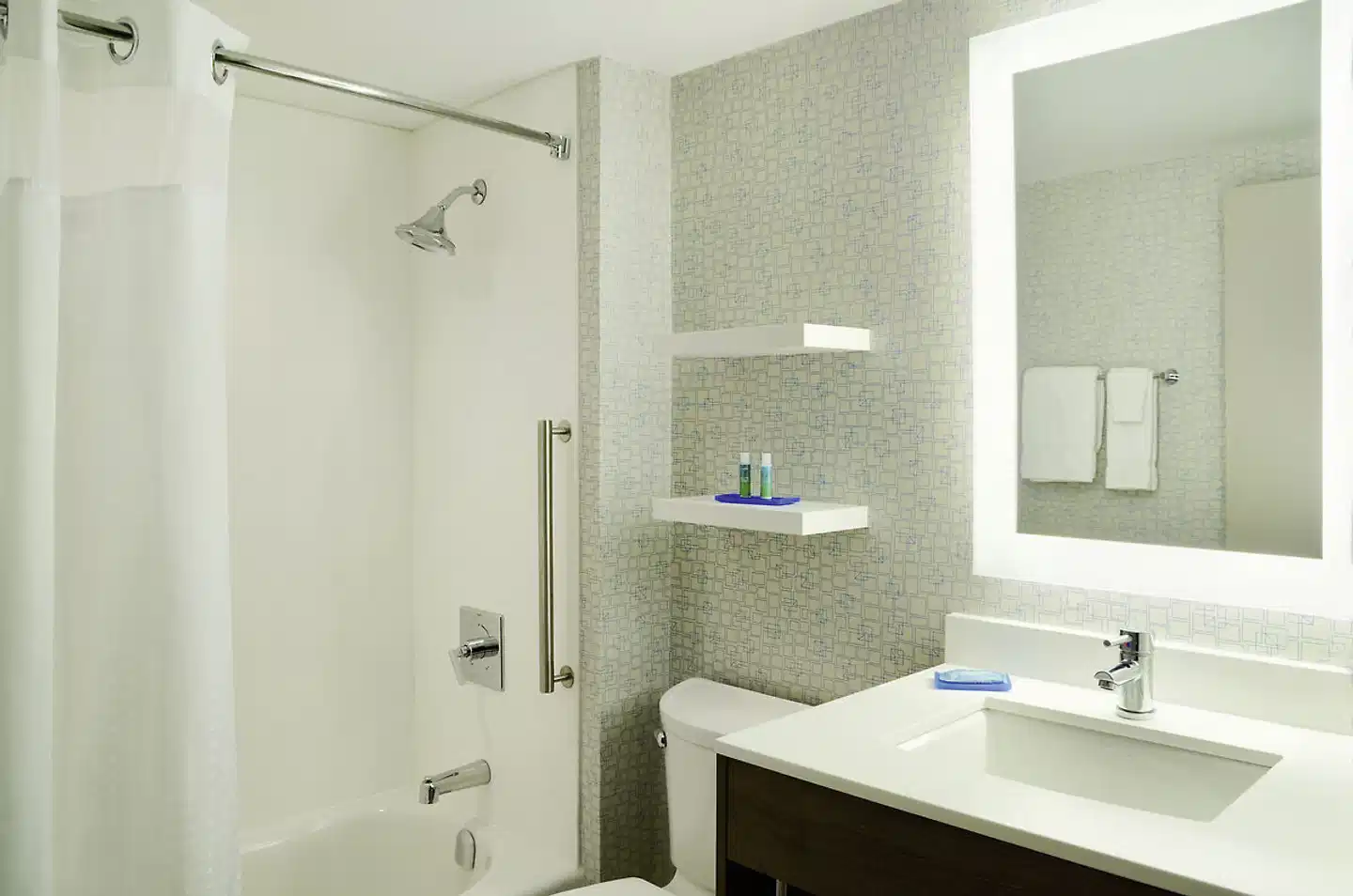 Holiday Inn Express Downtown Toronto Badezimmer