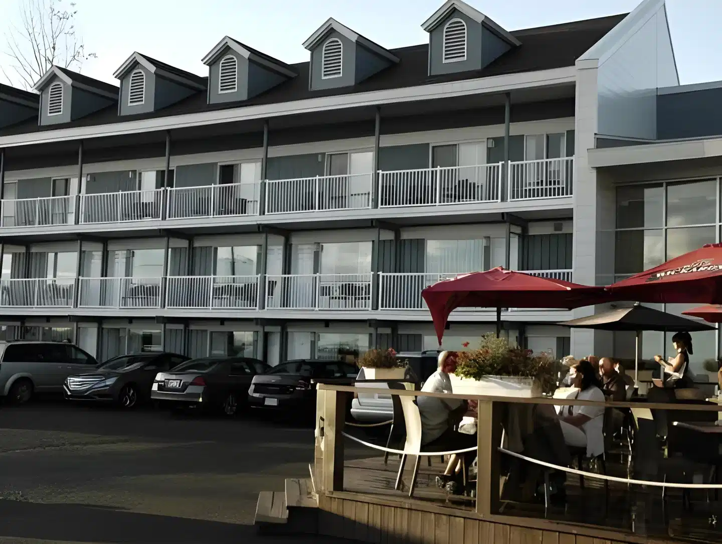 Riôtel Carleton-sur-Mer Aussenansicht