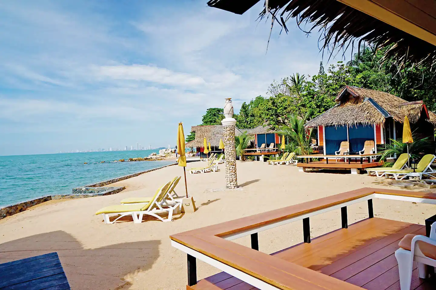 Sunset Village Beach Resort Strand
