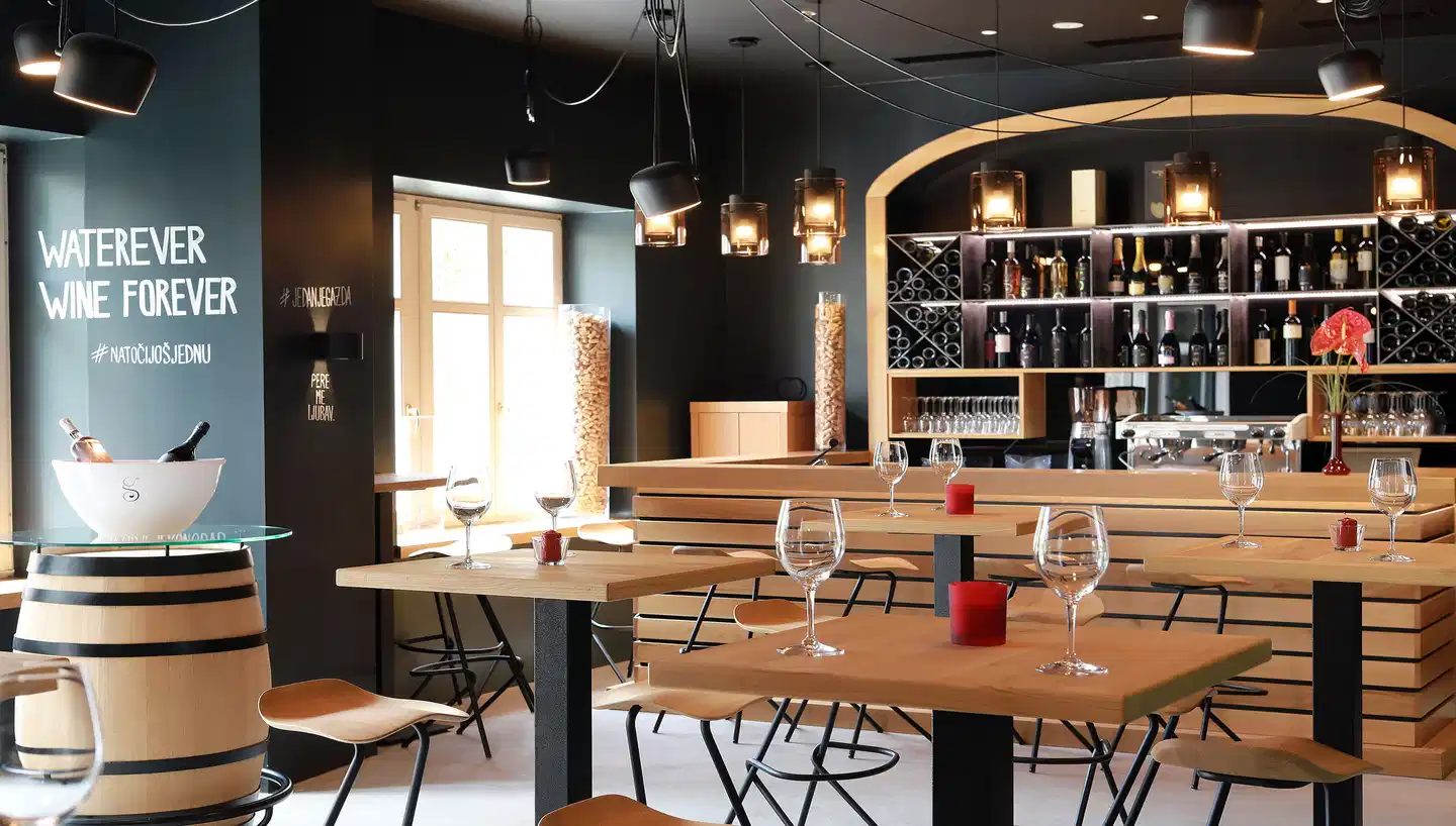Arbiana Hotel Bar