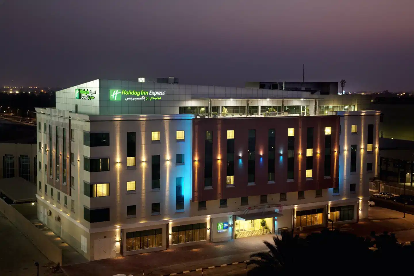 Holiday Inn Express Safa Aussenansicht