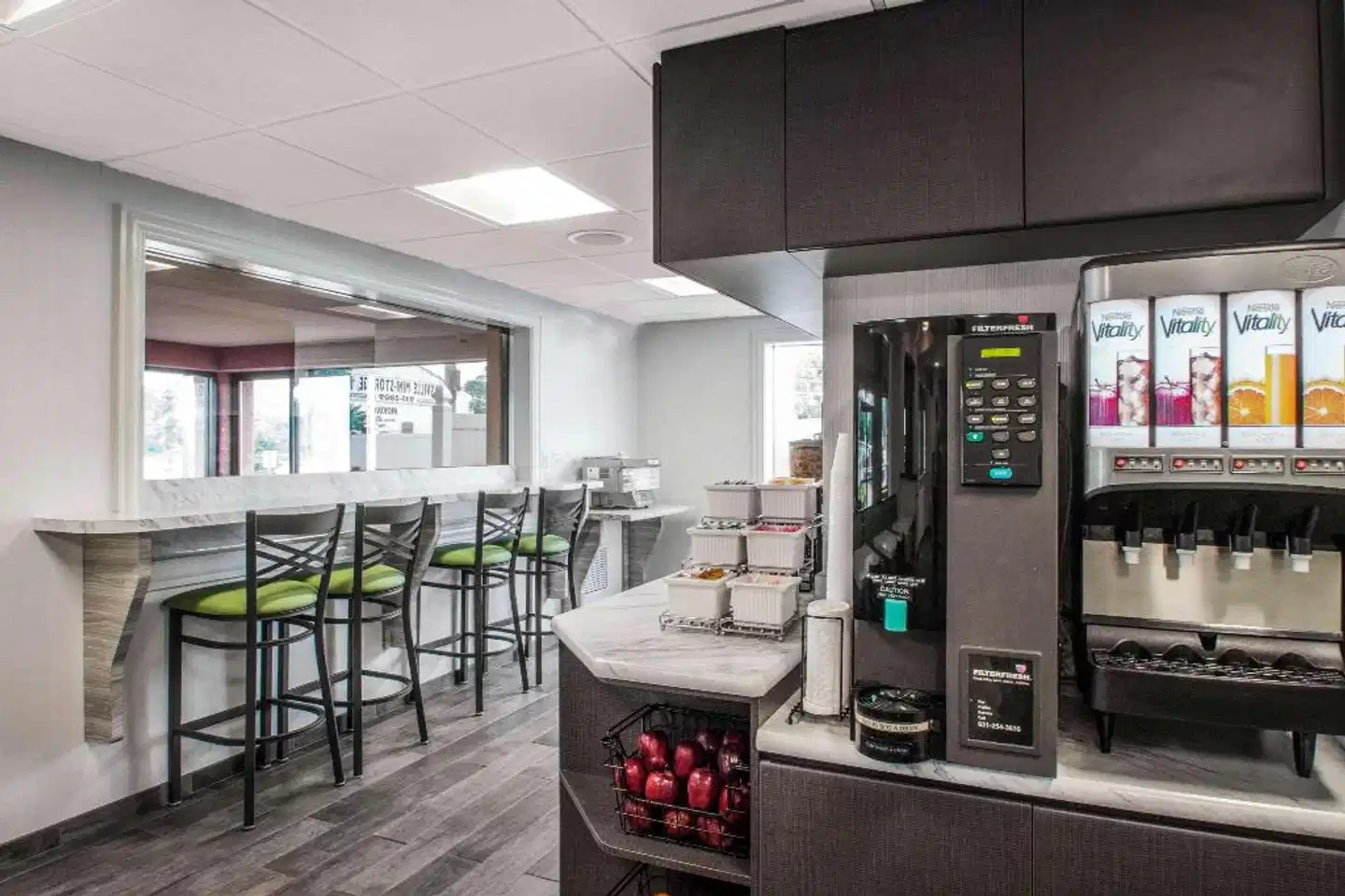Econo Lodge Hicksville Bar