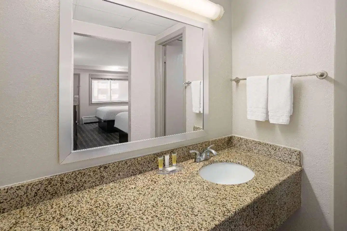 Days Inn by Wyndham Tonawanda/Buffalo Badezimmer