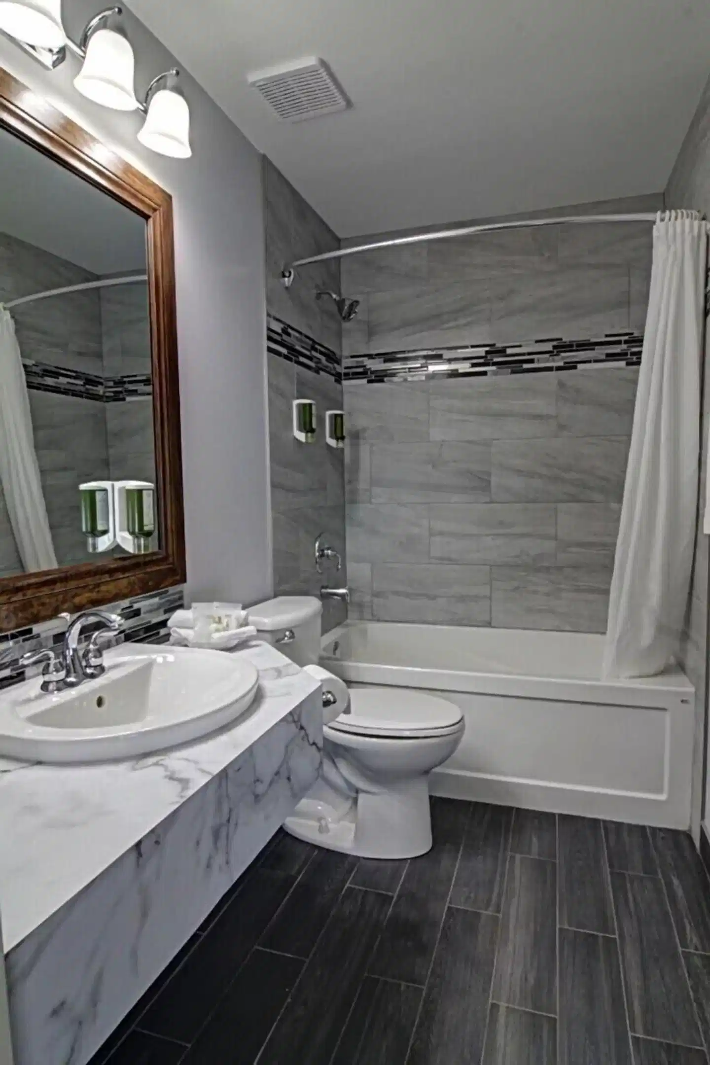 Old Orchard Inn Resort and Spa Badezimmer