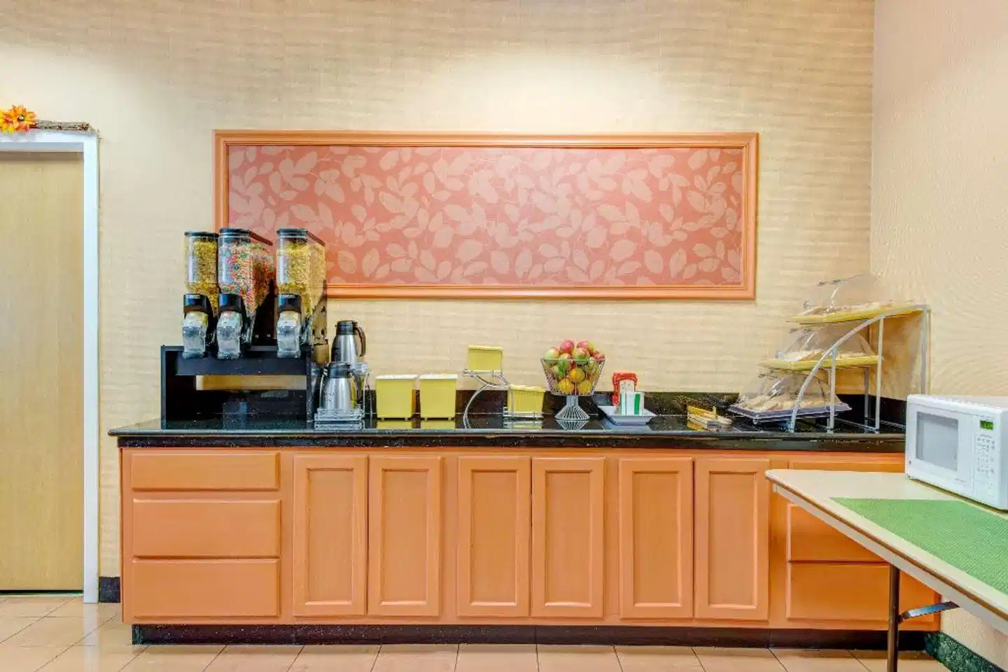 Days Hotel & Conference Center Methuen Lobby