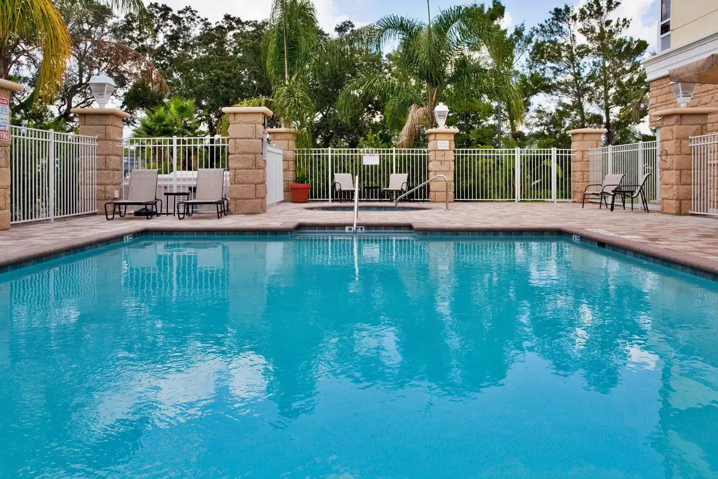 Holiday Inn Daytona Beach Lpga Blvd Pool