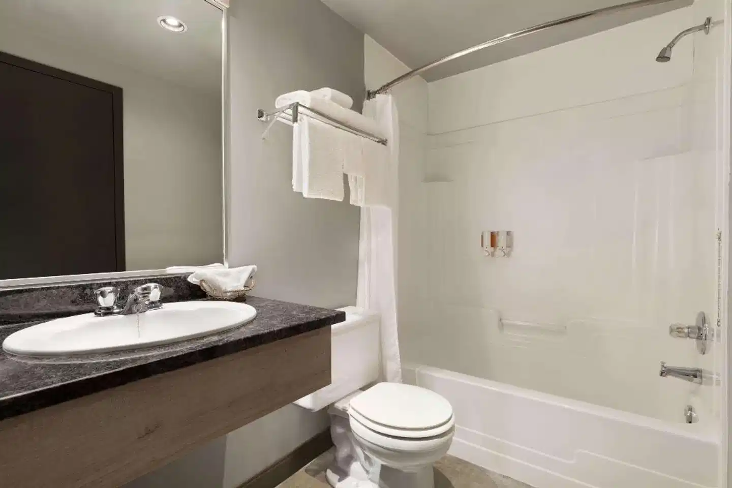 Travelodge by Wyndham Alma Badezimmer
