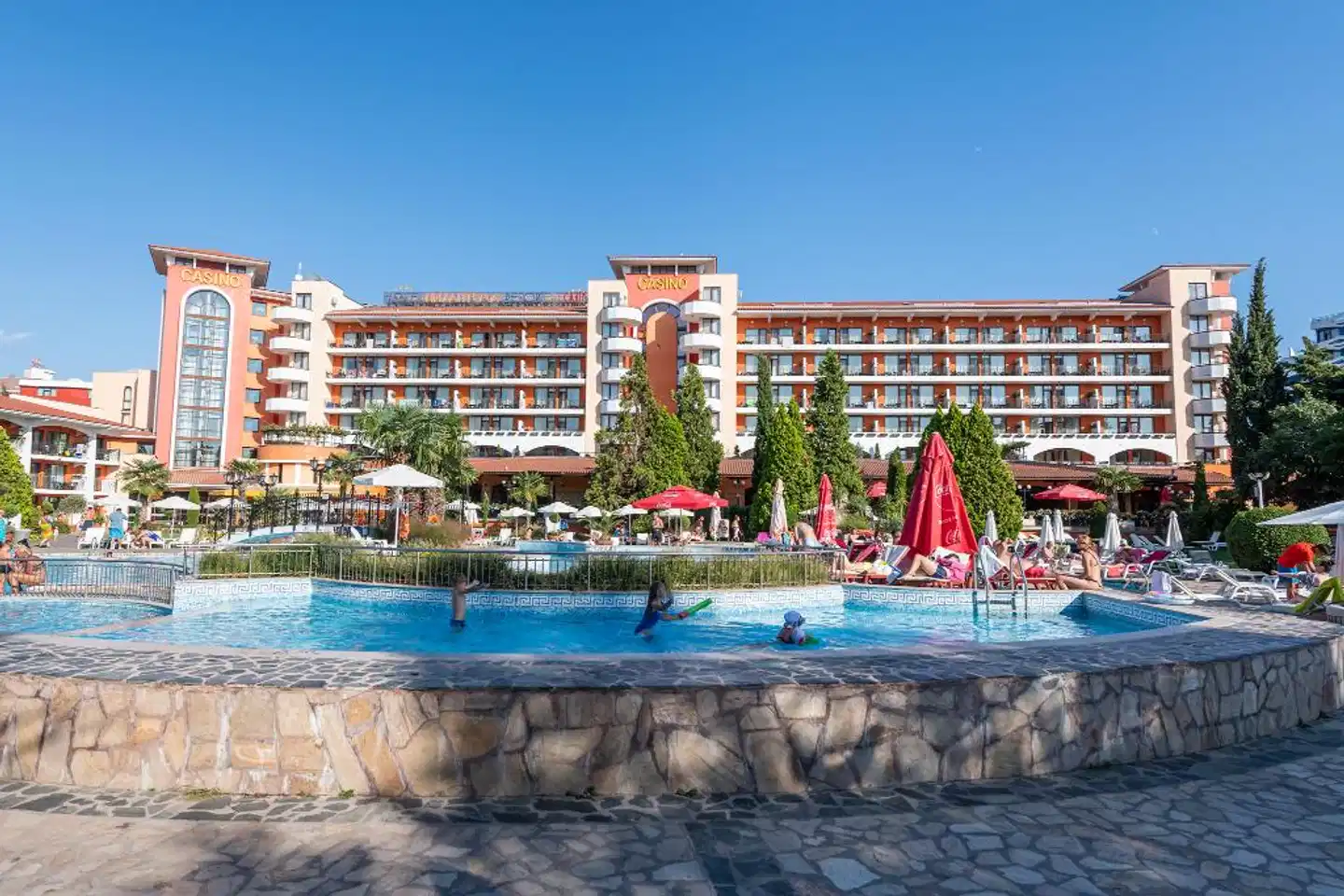 Hrizantema Hotel Aussenansicht