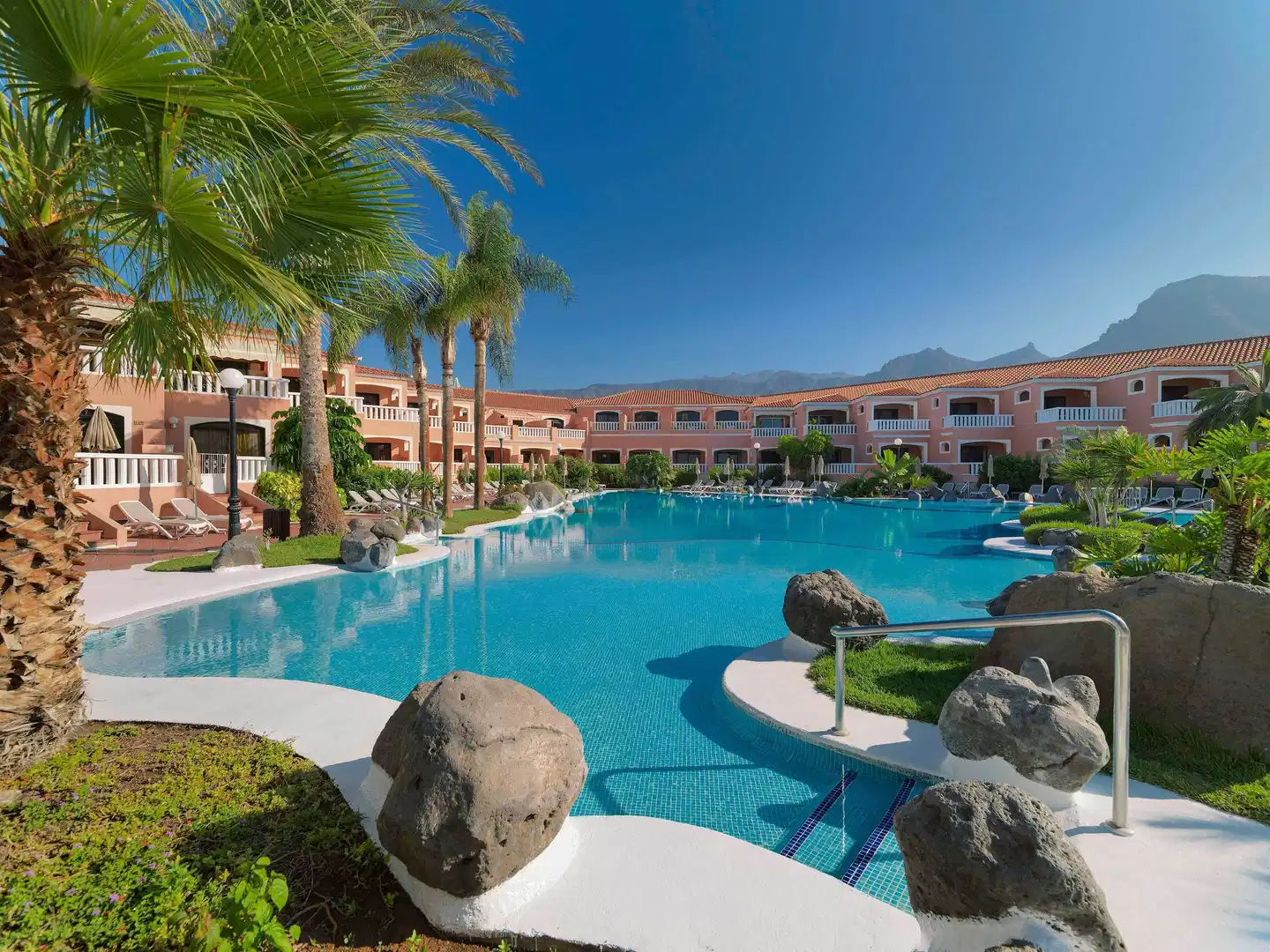 Sol Sun Beach Pool