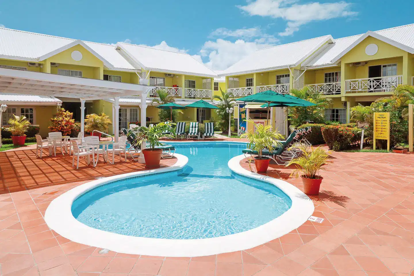 Bay Gardens Hotel Aussenansicht