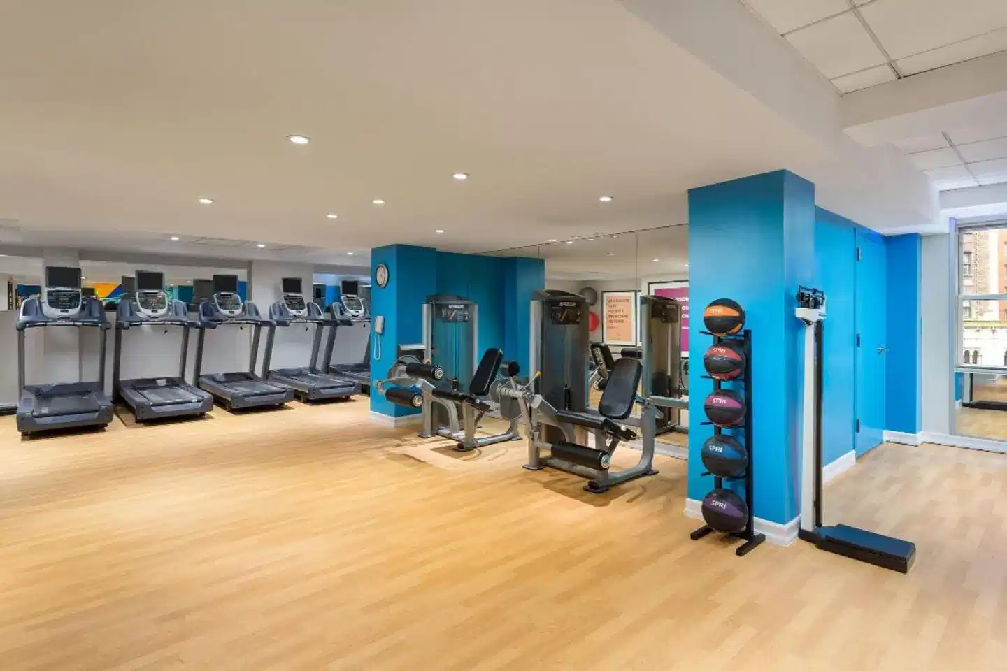 The Lexington New York City, Autograph Collection Sport und Entertainment