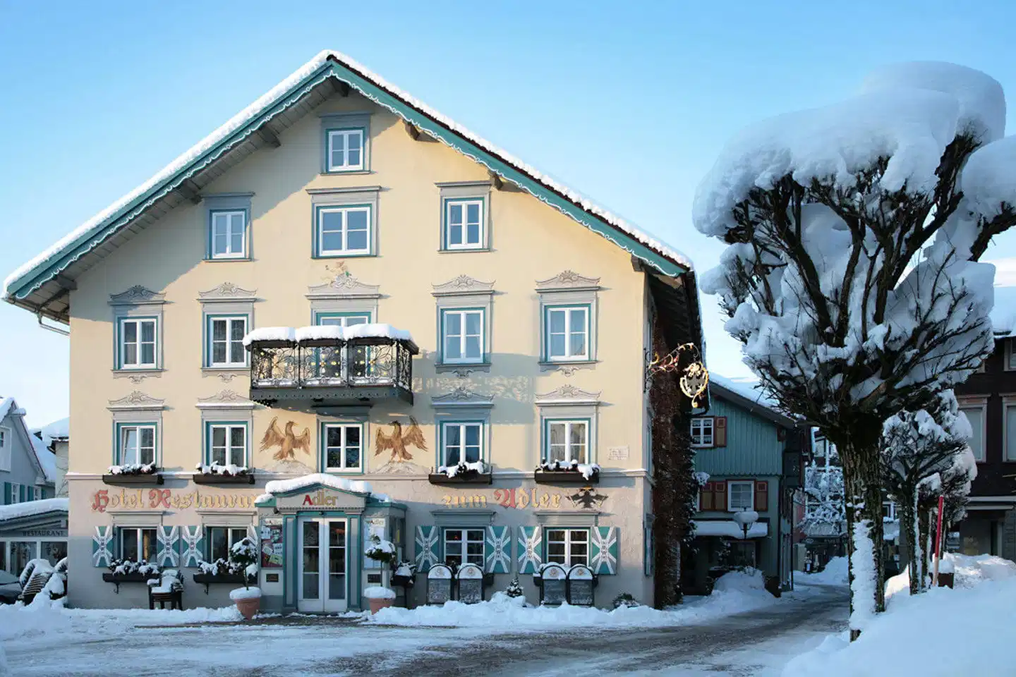 Adler Aussenansicht