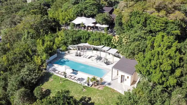 Hog Hollow Country Lodge Pool
