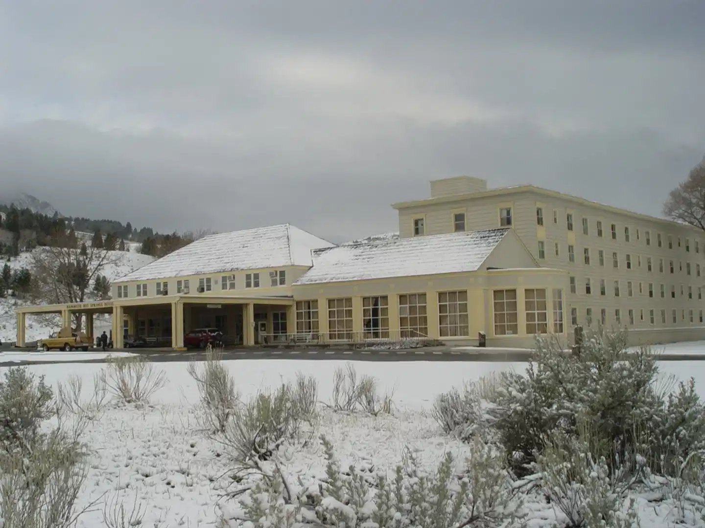 Mammoth Hot Springs Hotel & Cabins Aussenansicht