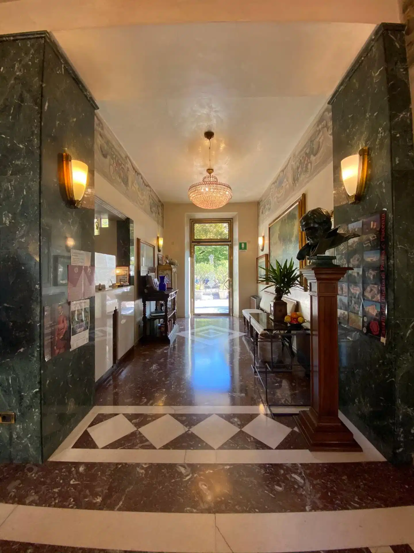 Verdi Lobby