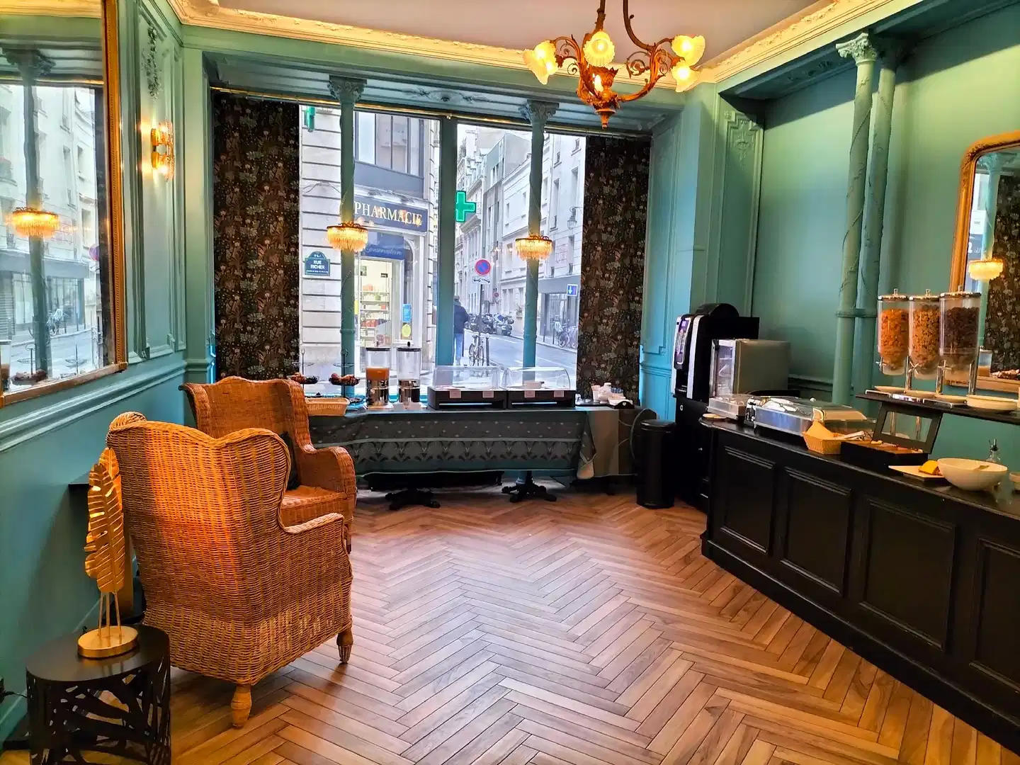 Peyris Opera Lobby