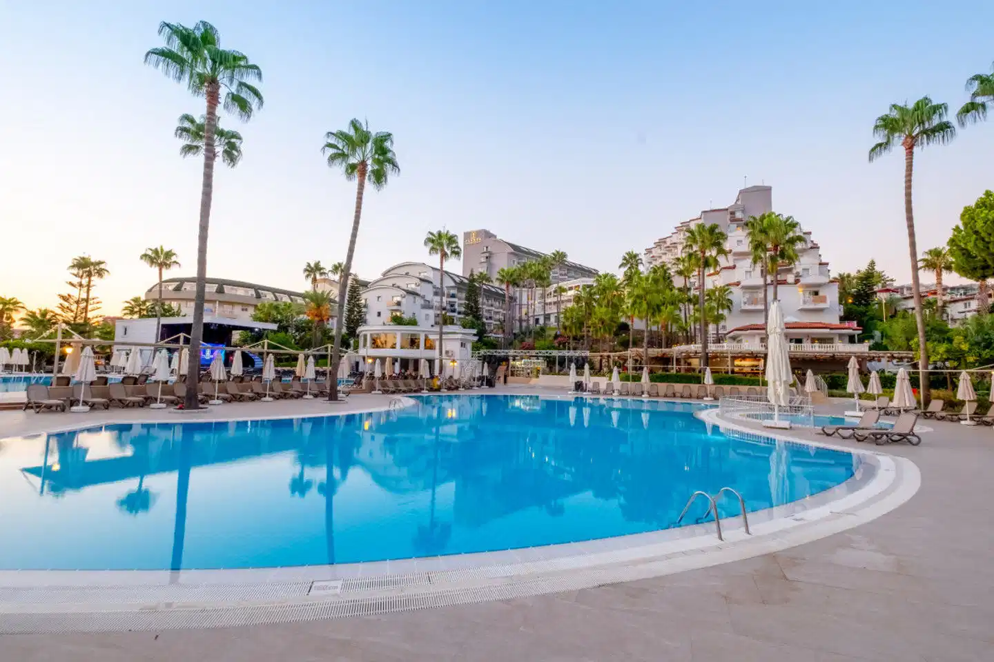 Iz Flower Side Beach Pool