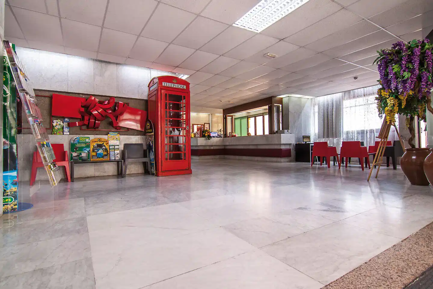 Corona Roja Lobby