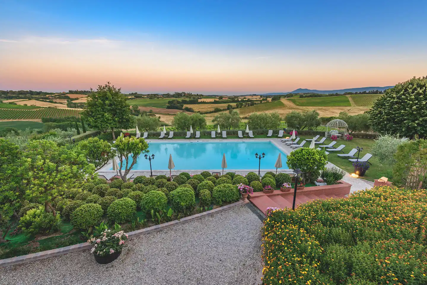 Borgo Tre Rose Hotel & Apartments Garten
