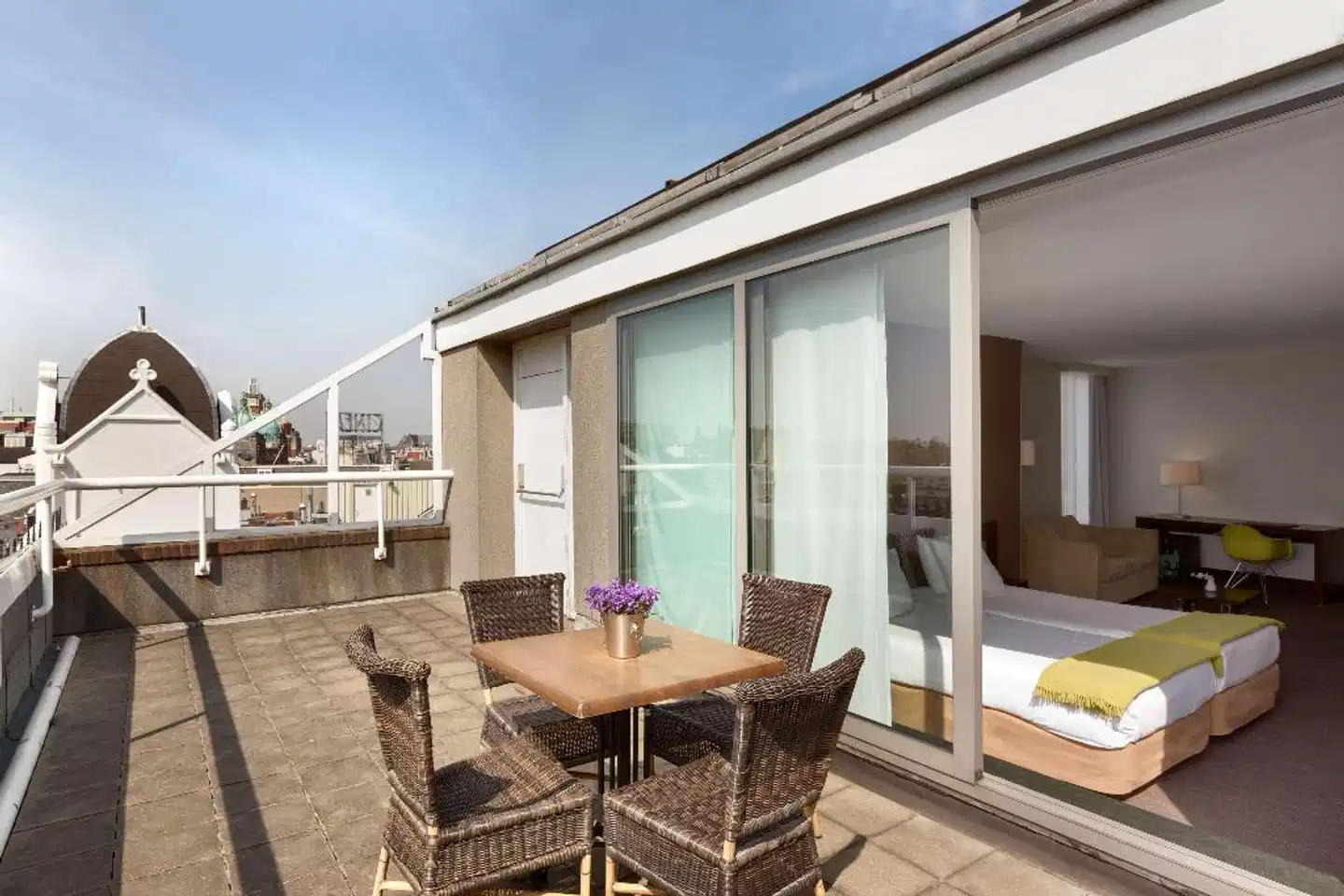 NH Amsterdam Caransa Terrasse