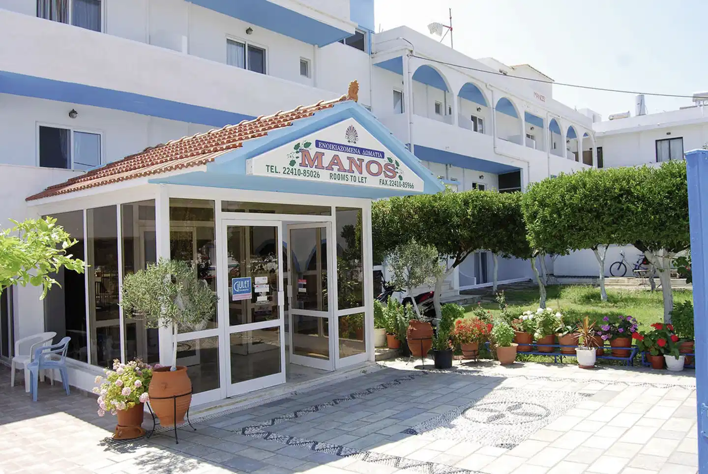 Manos Pension Aussenansicht