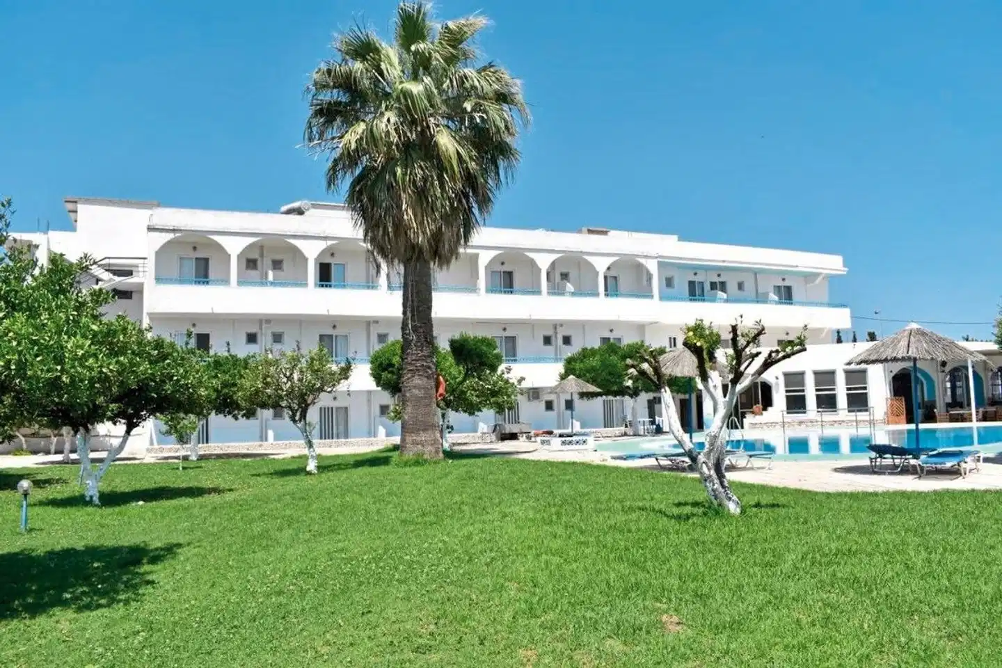 Manos Pension Aussenansicht
