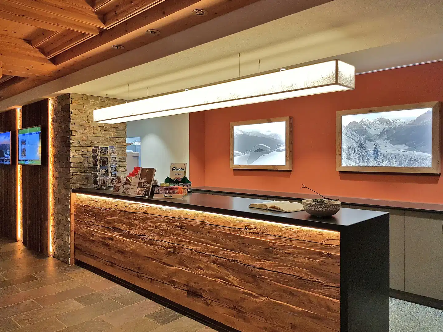 Mountain Plaza Hotel Lobby