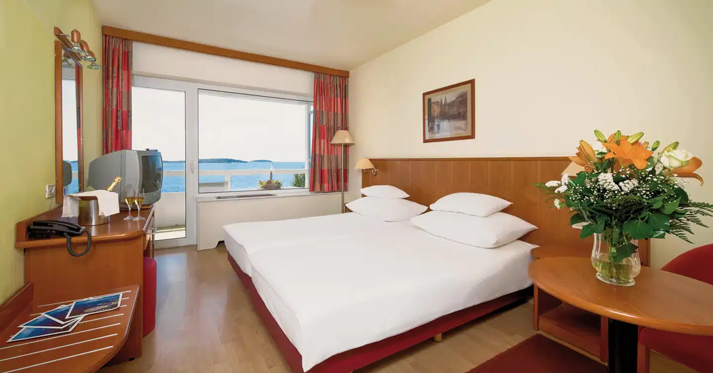 Hotel Zora ACCOMMODATION
