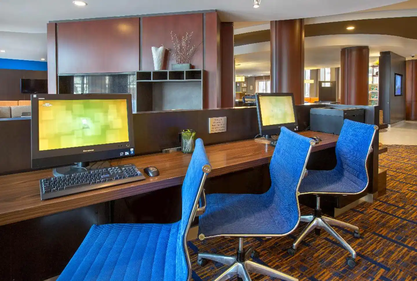 Courtyard by Marriott Boston-South Boston Bar
