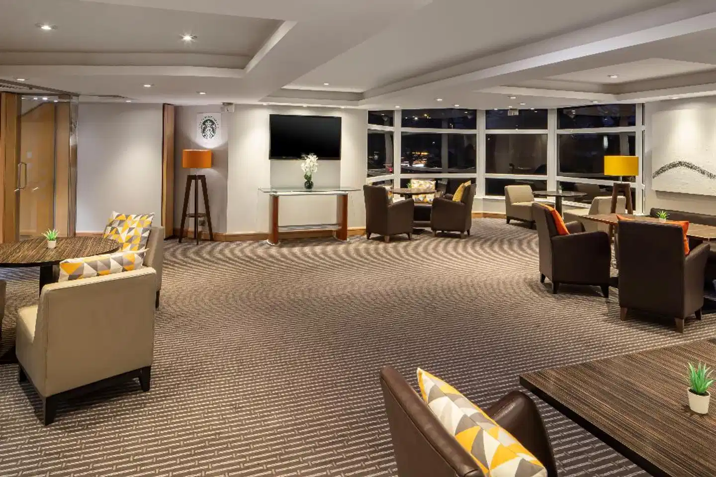 Holiday Inn Basingstoke Lobby