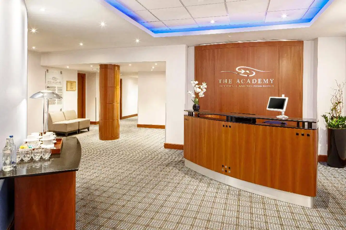 Holiday Inn Basingstoke Lobby